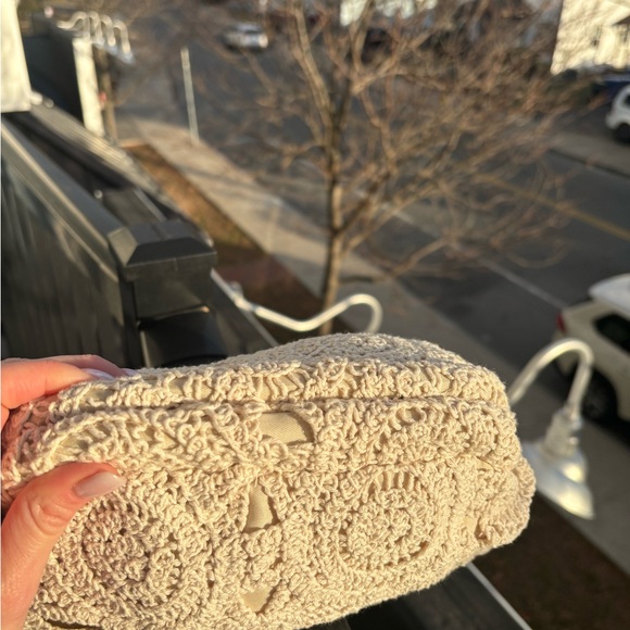 Elegant Cream Lace Clutch - Picture 6 of 7